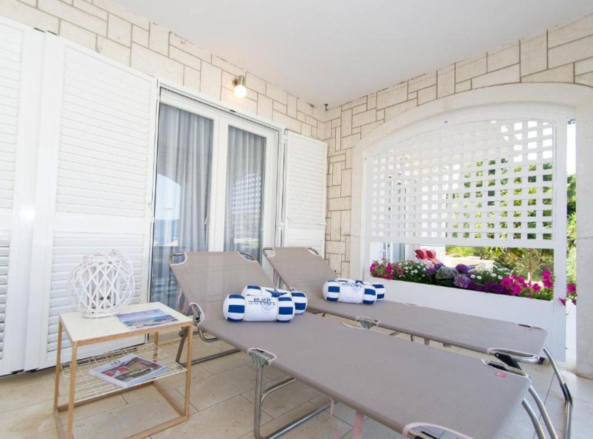 Apartments Villa Olea Lumbarda Exterior photo